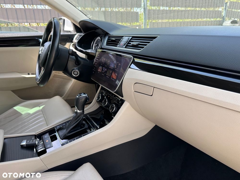Skoda Superb 2.0 TDI 4x4 L&K DSG - 20