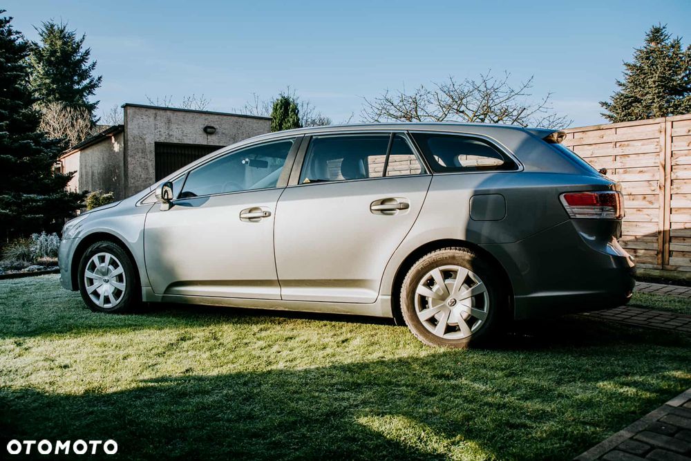 Toyota Avensis 1.8 Sol plus NAVI - 4