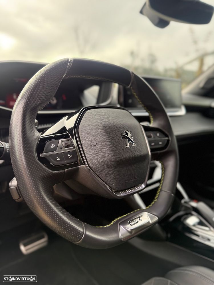 Peugeot 2008 PureTech 130 EAT8 GT Pack - 32