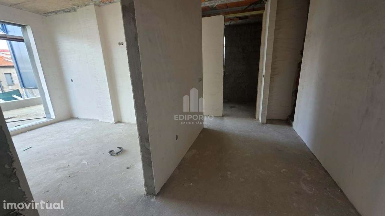 Apartamento T2 com terraço e garagem localizado a 5minutos a pé da Est - Grande imagem: 5/12