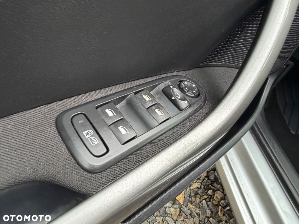 Peugeot 308 e-HDi FAP 115 Stop&Start EGS6 Business Line Niveau 1 - 11
