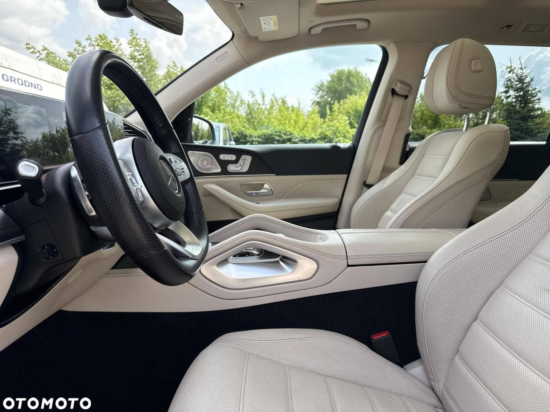 Mercedes-Benz GLS - 10