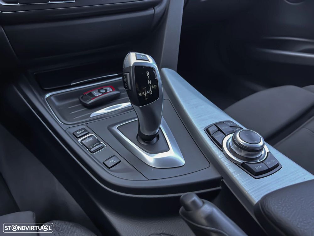 BMW 320 d Touring Auto Line Sport - 12