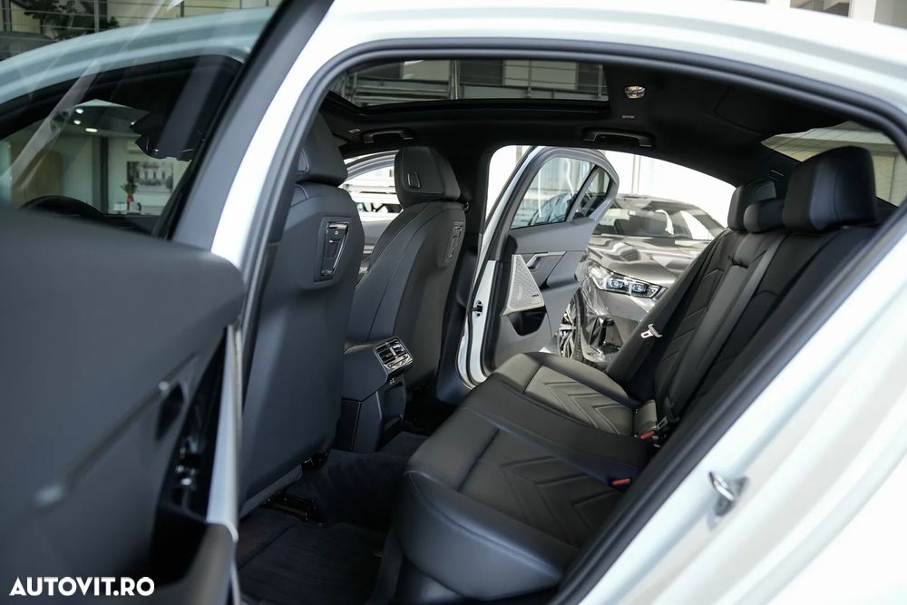 BMW Seria 5 520i Aut. - 26