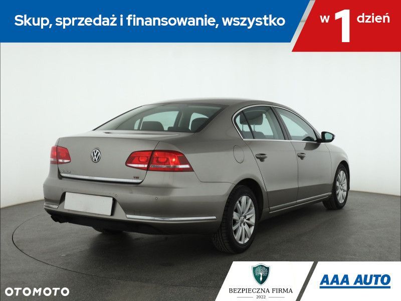 Volkswagen Passat - 7