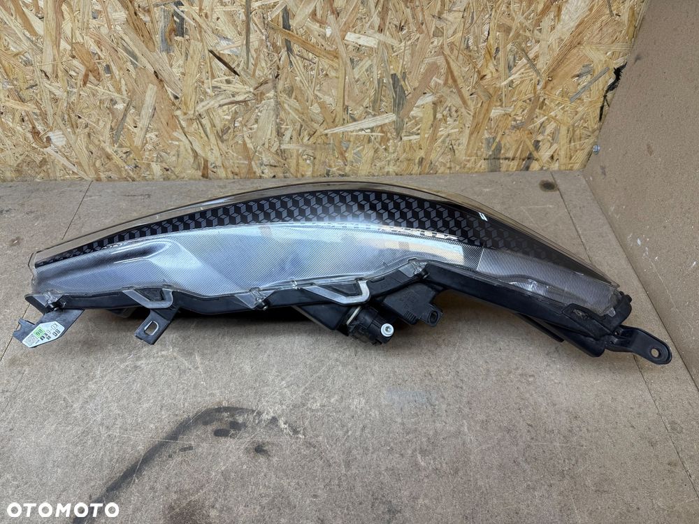 TOYOTA YARIS IV 2020- LAMPA PRAWY PRZÓD ZWYKŁA SOCZEWKA KOITO K0-6 EU - 11