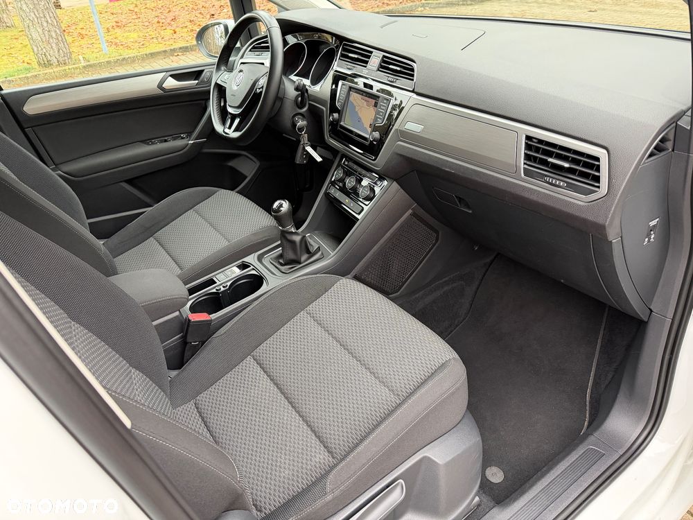 Volkswagen Touran - 29