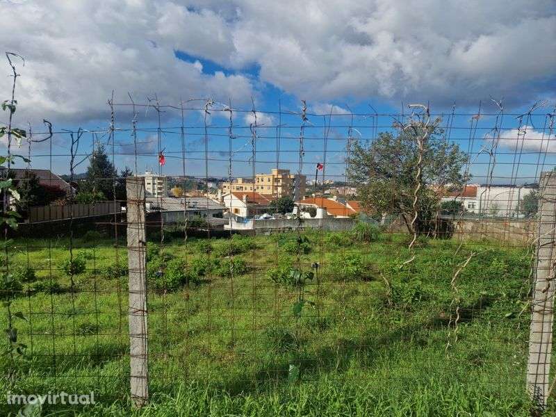 Vende-se terreno com 2 lotes na zona de Fânzeres com 925 m2 no total - Grande imagem: 3/3