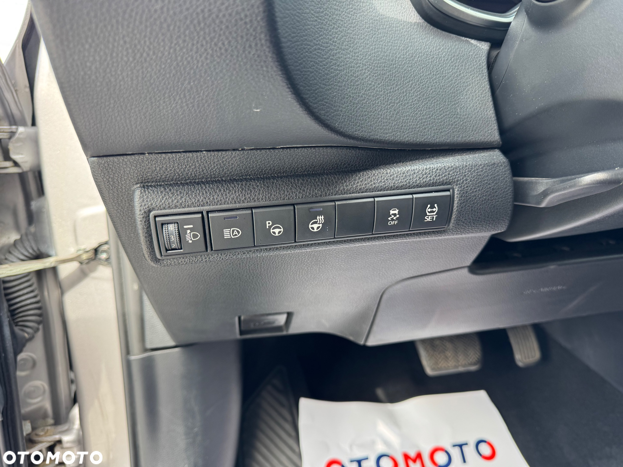 Toyota Corolla 1.8 Hybrid Executive - 13