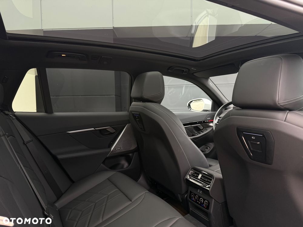 BMW Seria 5 520d xDrive Touring - 38