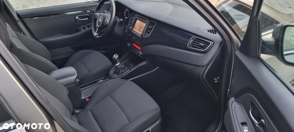 Kia Carens 1.6 GDI ISG Spirit - 24
