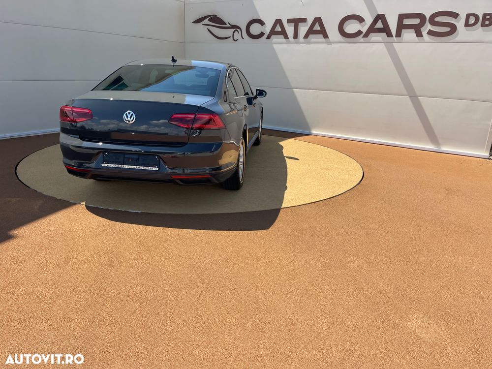 Volkswagen Passat 1.6 TDI SCR DSG Business - 13