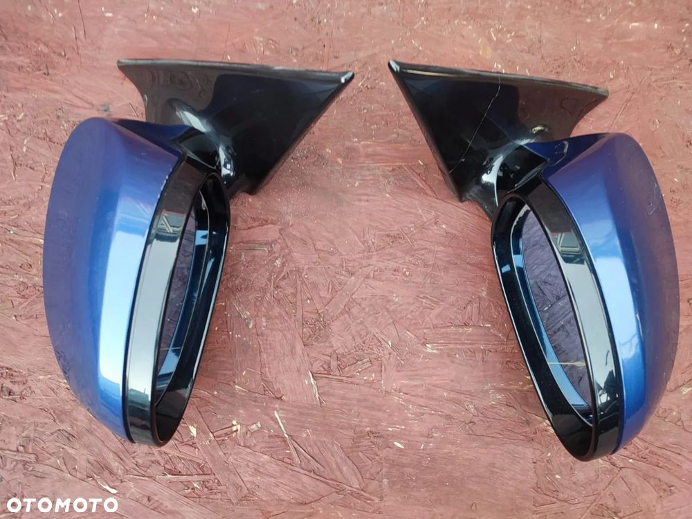 BMW E92 / E93. ORYGINALNE LUSTERKA M-PAKIET LEWE / PRAWE Z WERSJI SCHADOW-LINE, KOL. LE MANS BLAU METALIC 381. O NR: 7 176 168 / 7 176 167 OEM. W DOBRYM STANIE. WERSJA UK - 8