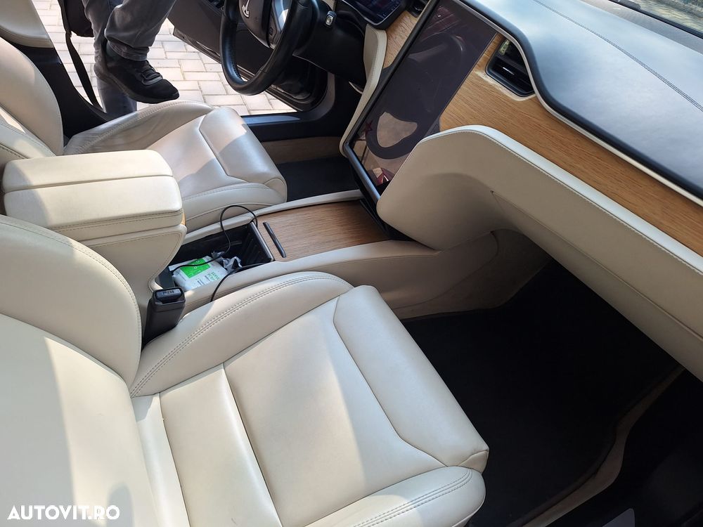 Tesla Model S - 7