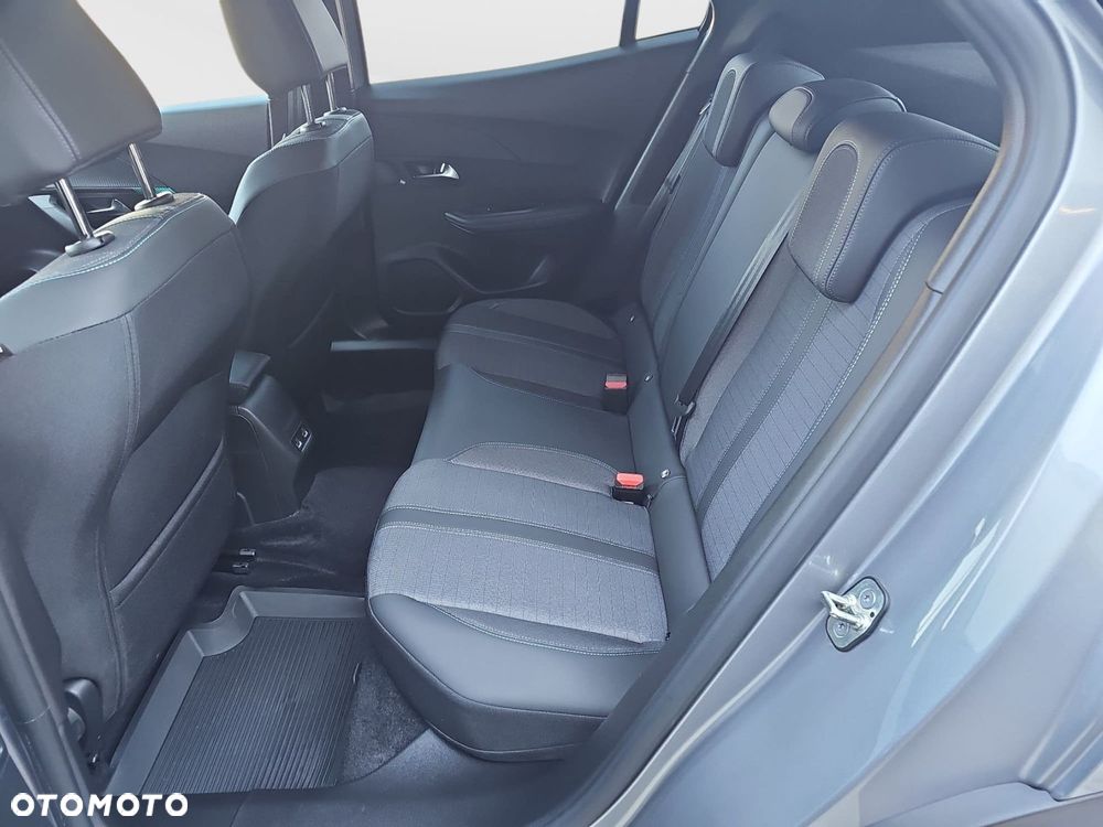 Peugeot 2008 50kWh Allure - 32