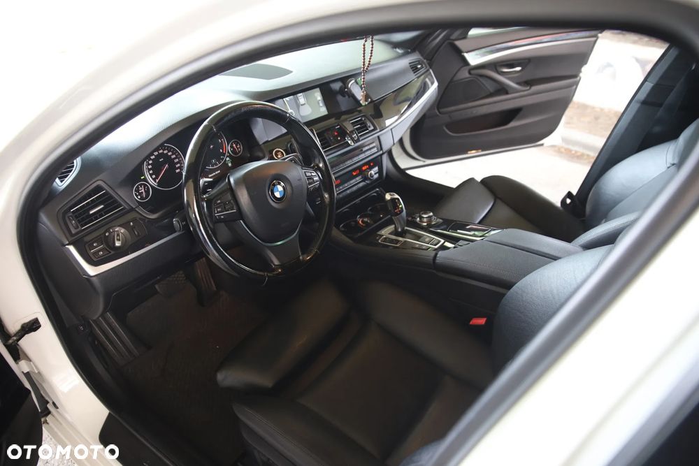 BMW Seria 5 525d xDrive - 20