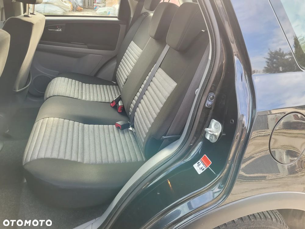 Suzuki SX4 1.6 Comfort Plus - 16