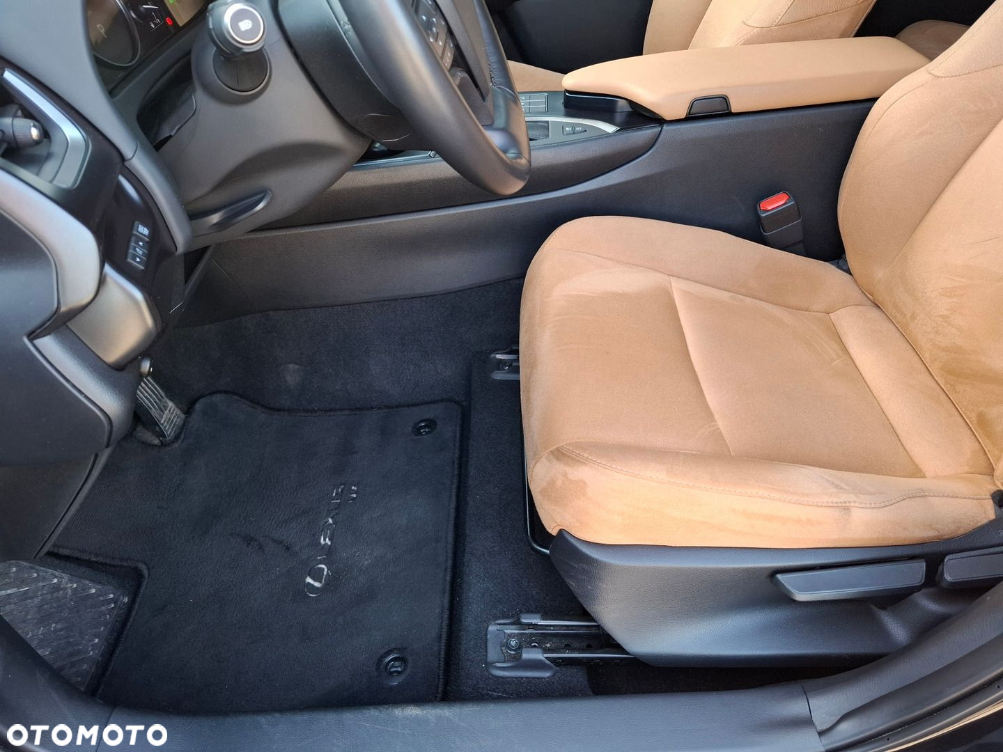 Lexus UX - 14