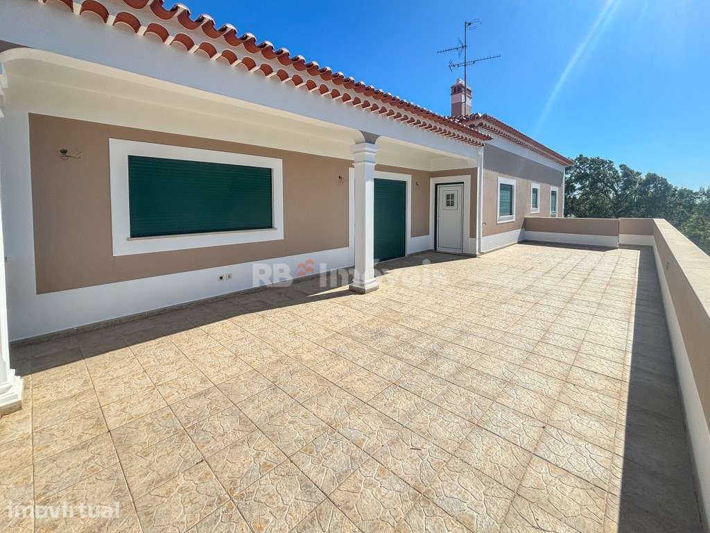 Moradia T3 praticamente nova, com vista panorâmica para Castelo de ... - Grande imagem: 2/44
