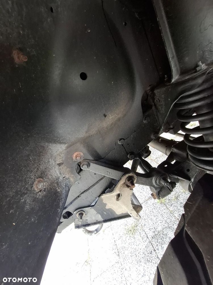 Land Rover Defender 2.2 TD4 E - 18