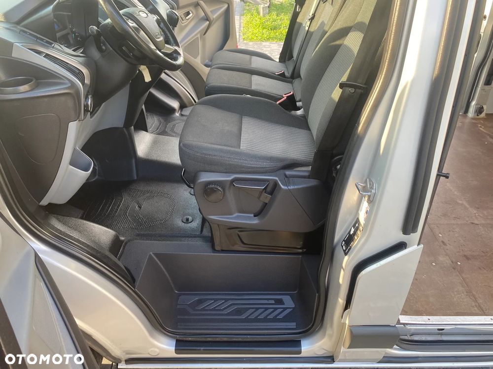 Ford TRANSIT CUSTOM - 17
