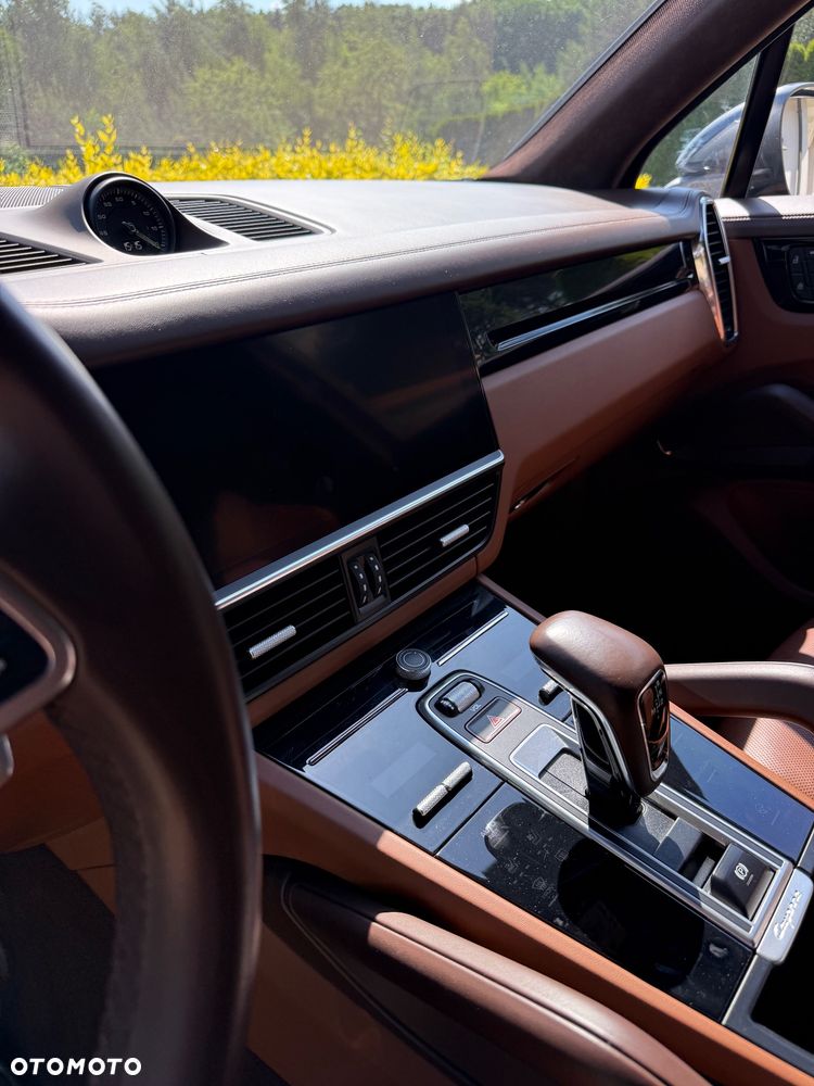 Porsche Cayenne - 22