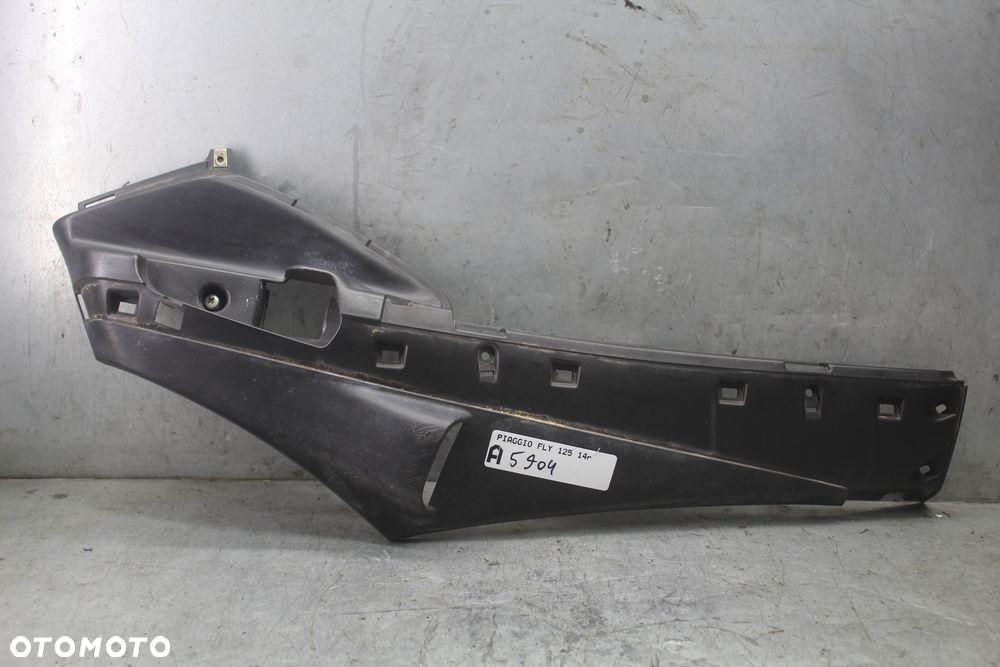 Piaggio Fly 125 12-19 r Płoza prawa hokej owiewka - 1