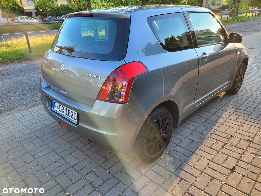 Suzuki Swift 1.3 Club - 3