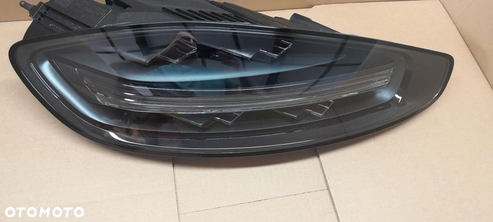 PORSCHE CAYMAN GT4 LAMPA TYŁ LEWA EUROPA IGŁA 9P0945095