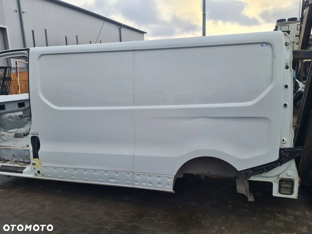 Bok Lewy Błotnik Poszycie RENAULT TRAFIC III LONG Vivaro B 2014- - 2