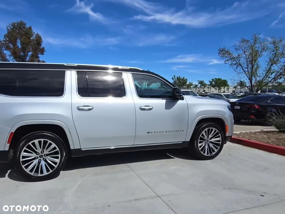 Jeep Grand Wagoneer - 2