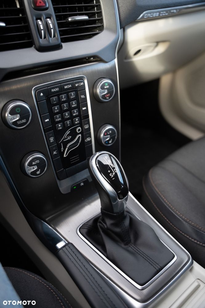 Volvo V40 D4 Geartronic Momentum - 23