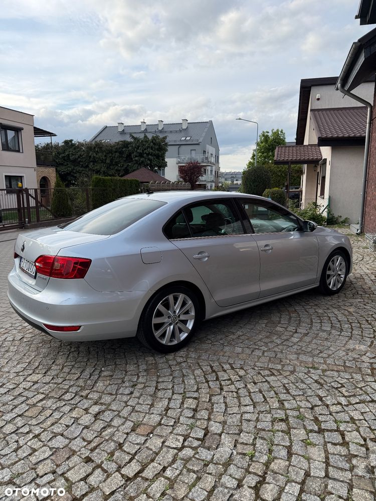 Volkswagen Jetta 2.0 TDI Comfortline - 8