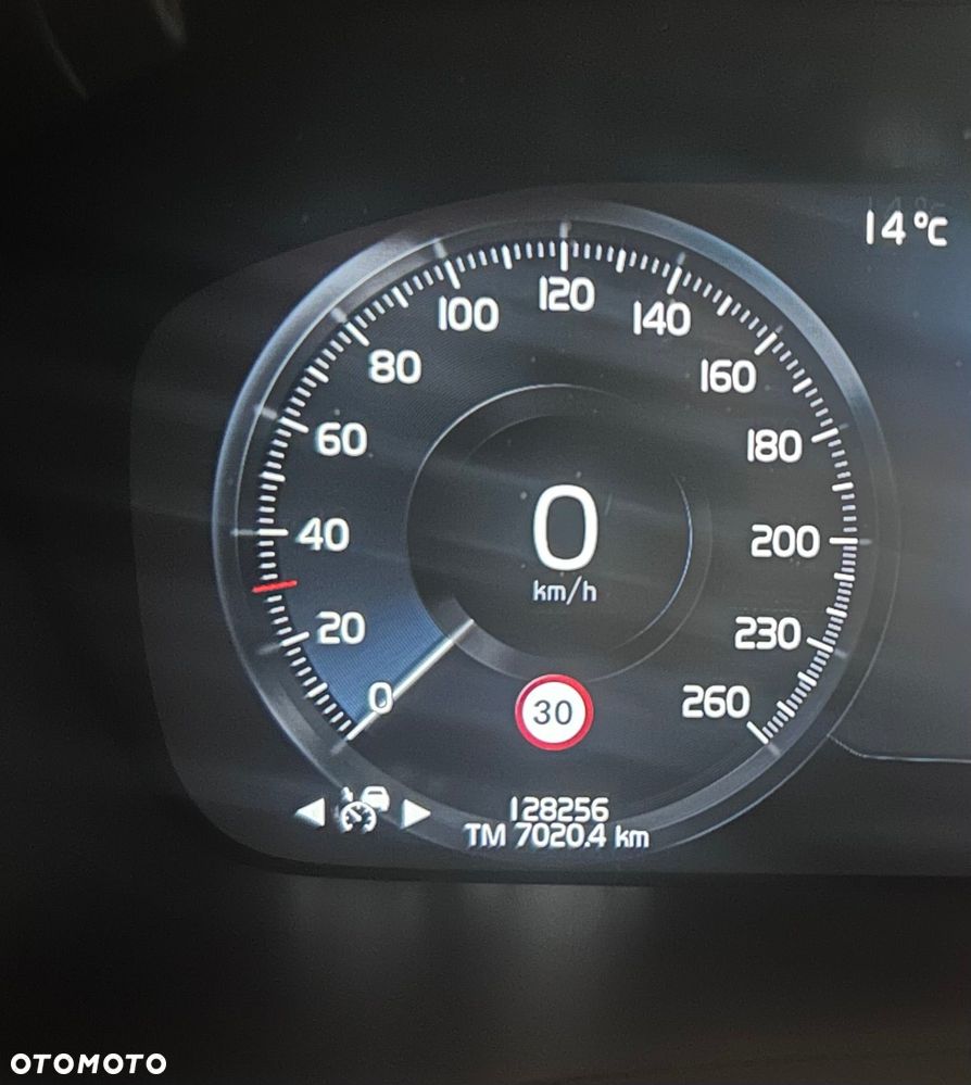 Volvo V90 Cross Country D4 AWD - 14