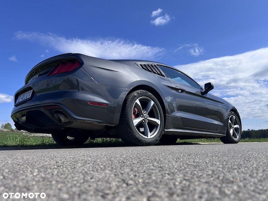 Ford Mustang - 4