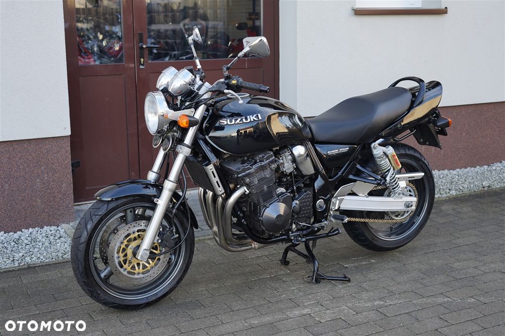 Suzuki GSX - 23