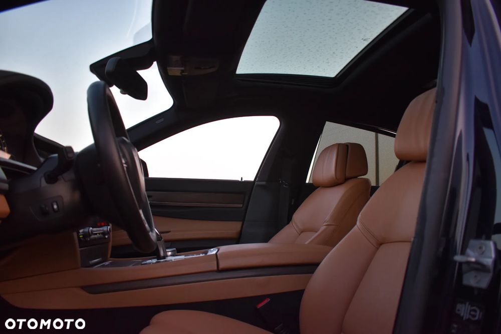 BMW Seria 7 740d Edition Exclusive - 16
