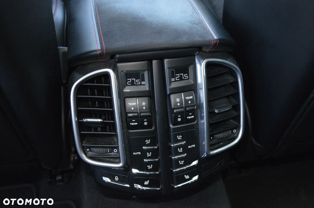 Porsche Cayenne GTS - 16