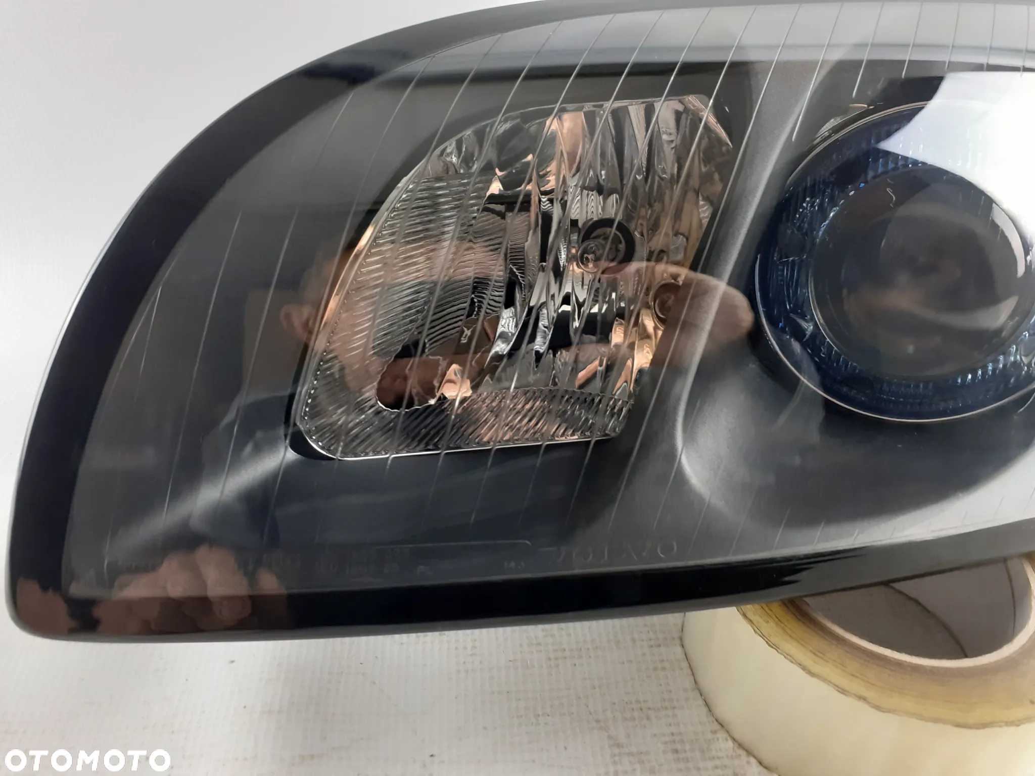 Volvo C70 06-13r Lampa lewa xenon - 2