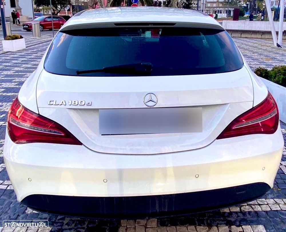Mercedes-Benz CLA 180 d Shooting Brake Urban Aut. - 2