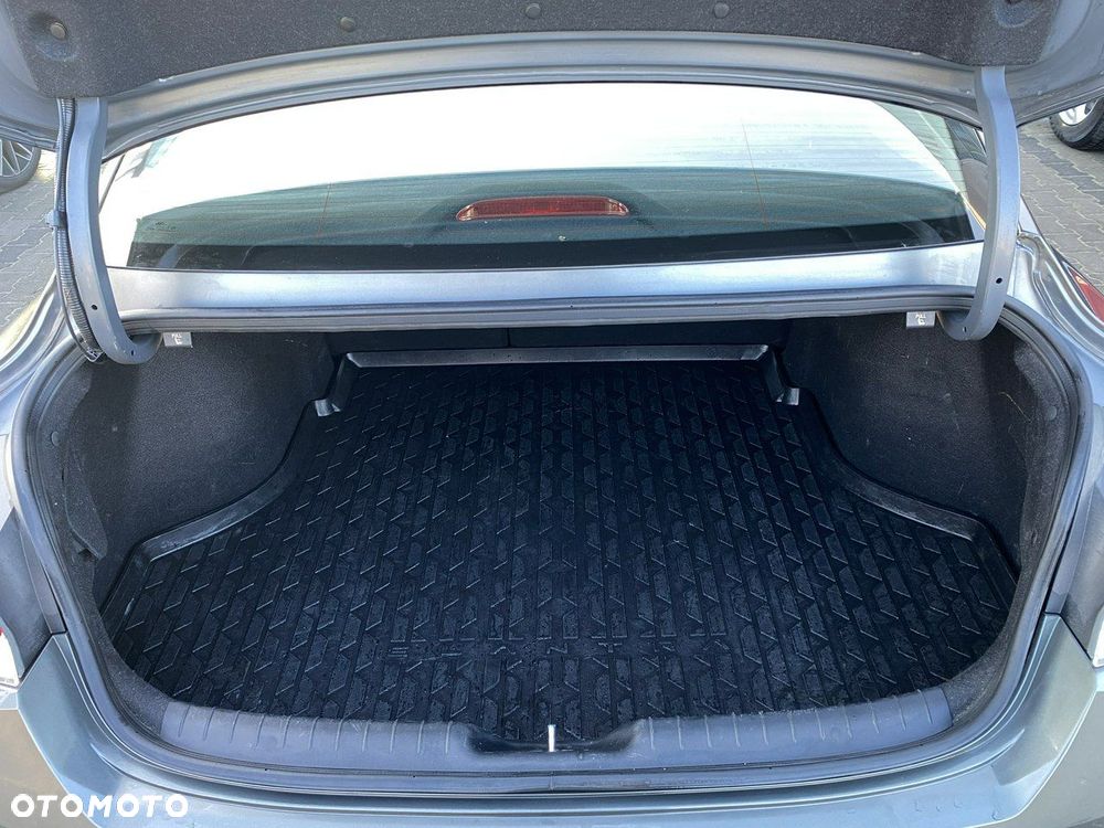 Hyundai Elantra - 33