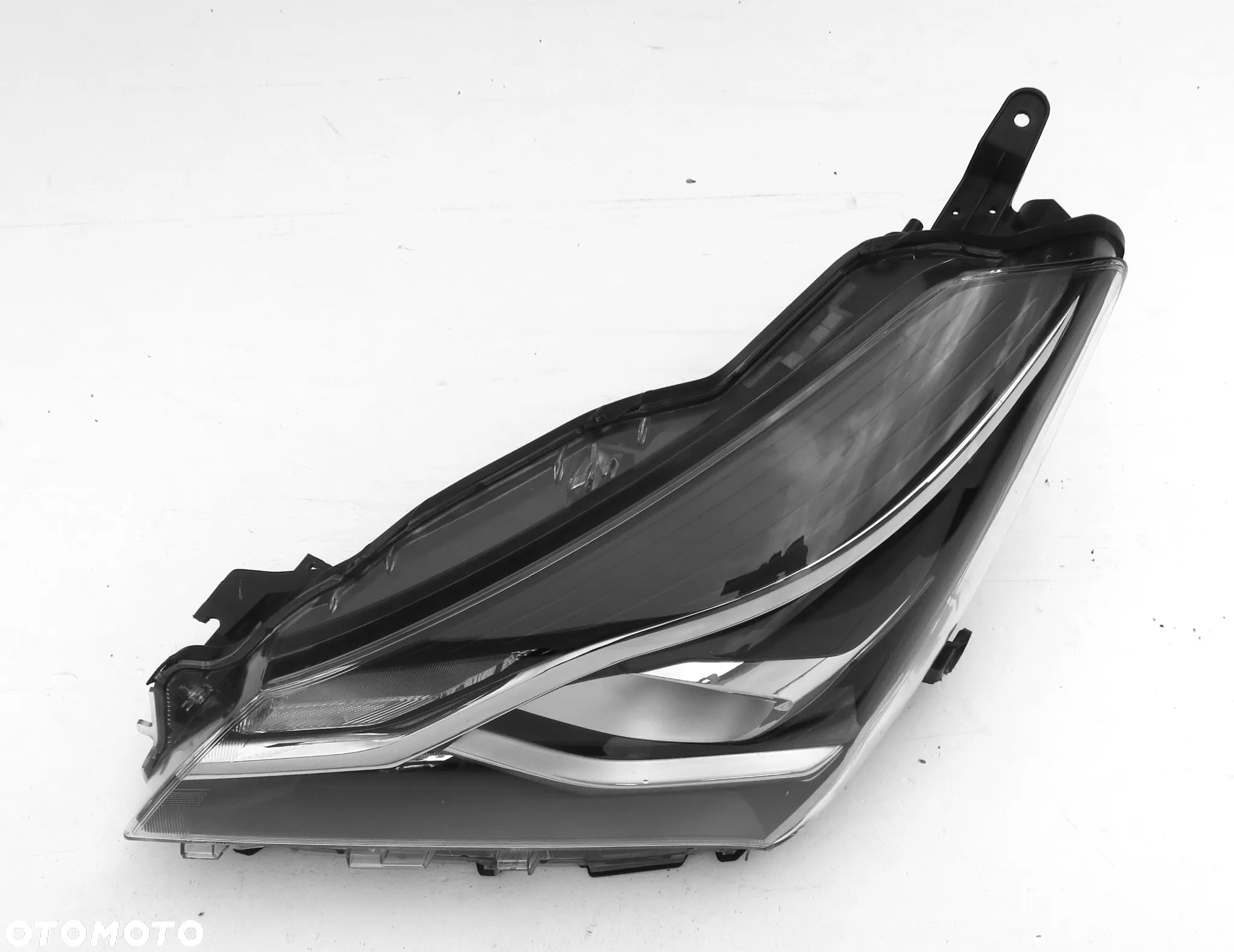 TOYOTA YARIS 3 III Lift. 2017 - 2020 reflektor reflektory L+R ORYGINAŁ OE - 7