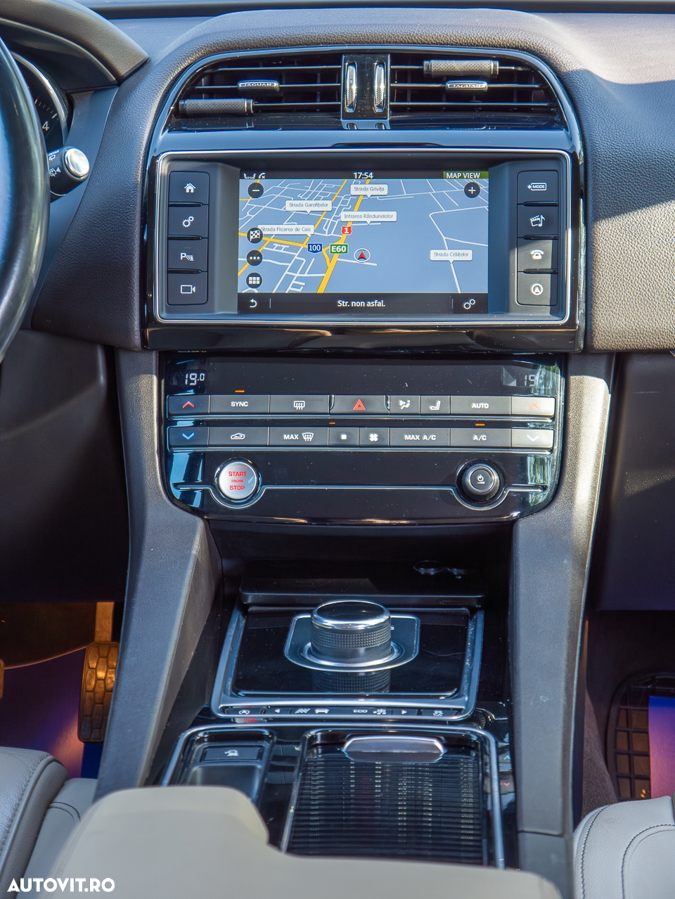 Jaguar F-Pace 20d AWD Aut. Prestige - 38