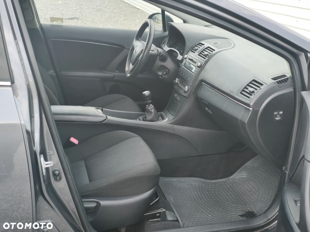 Toyota Avensis 1.6 Luna - 16
