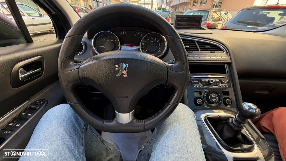 Peugeot 5008 1.6 HDi 7L Allure J17 - 15