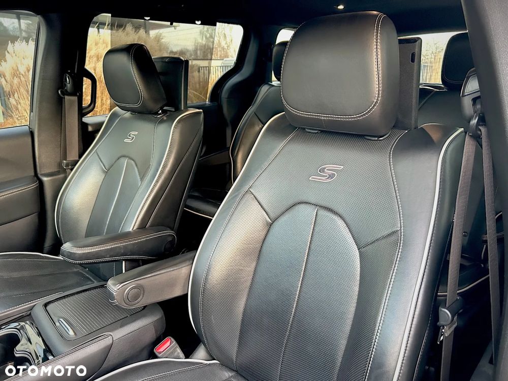 Chrysler Pacifica - 17