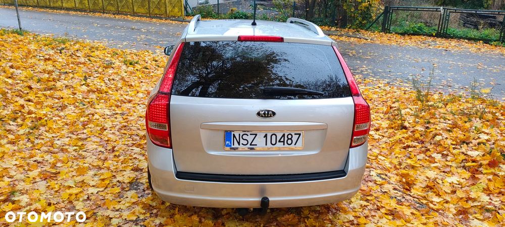 Kia Ceed - 11