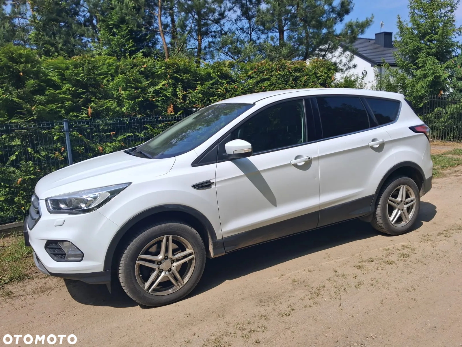 Ford Kuga 2.0 TDCi 2x4 Trend - 4