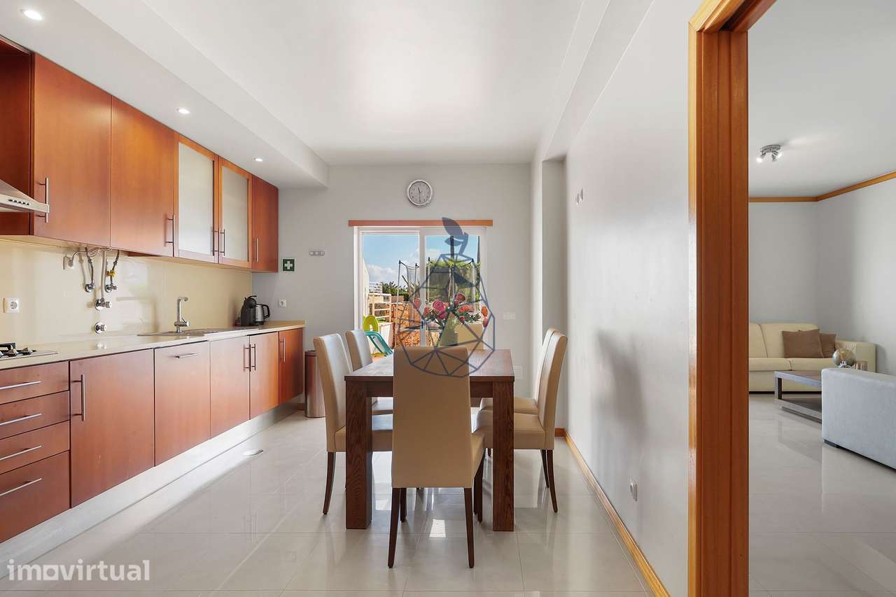 Apartamento T2 no Rés do Chão com Jardim Privativo, Vista Mar e Garage - Grande imagem: 3/46