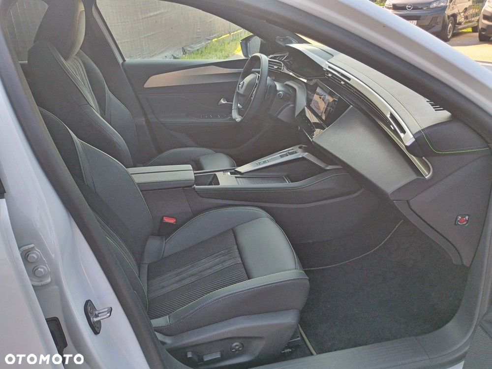 Peugeot 408 1.6 Plug-In Hybrid 225 GT EAT8 - 15
